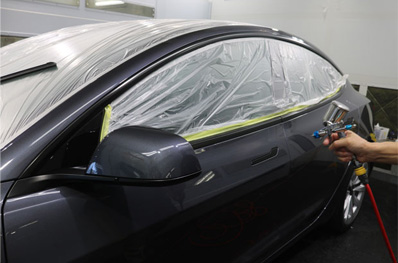 特徴①：ガラスコーティングでは実現できなかった膜厚を実現