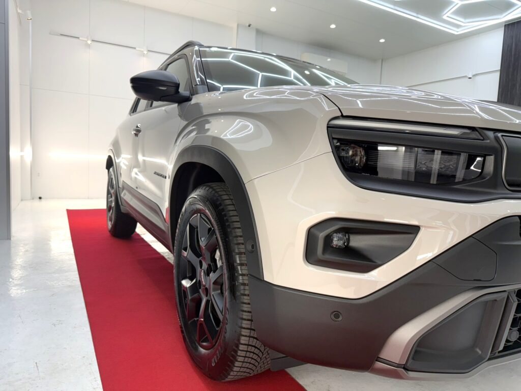 grants-avenger-10 - SystemXセラミックコーティング|米国製特殊コーティング 施工後のJeep アベンジャー(フロント)